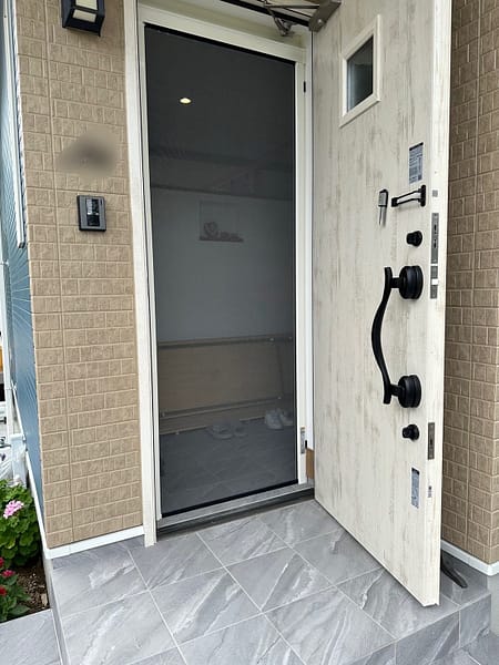 鹿児島市 玄関に網戸もつけられます！