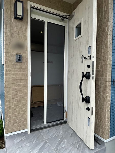 鹿児島市 玄関に網戸もつけられます！