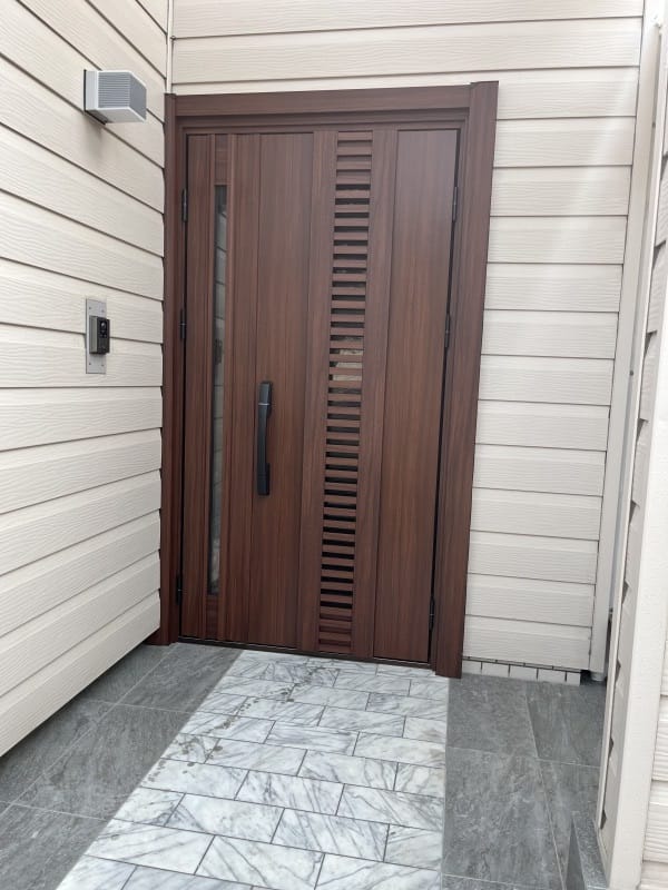 鹿児島市　玄関ドアリフォーム