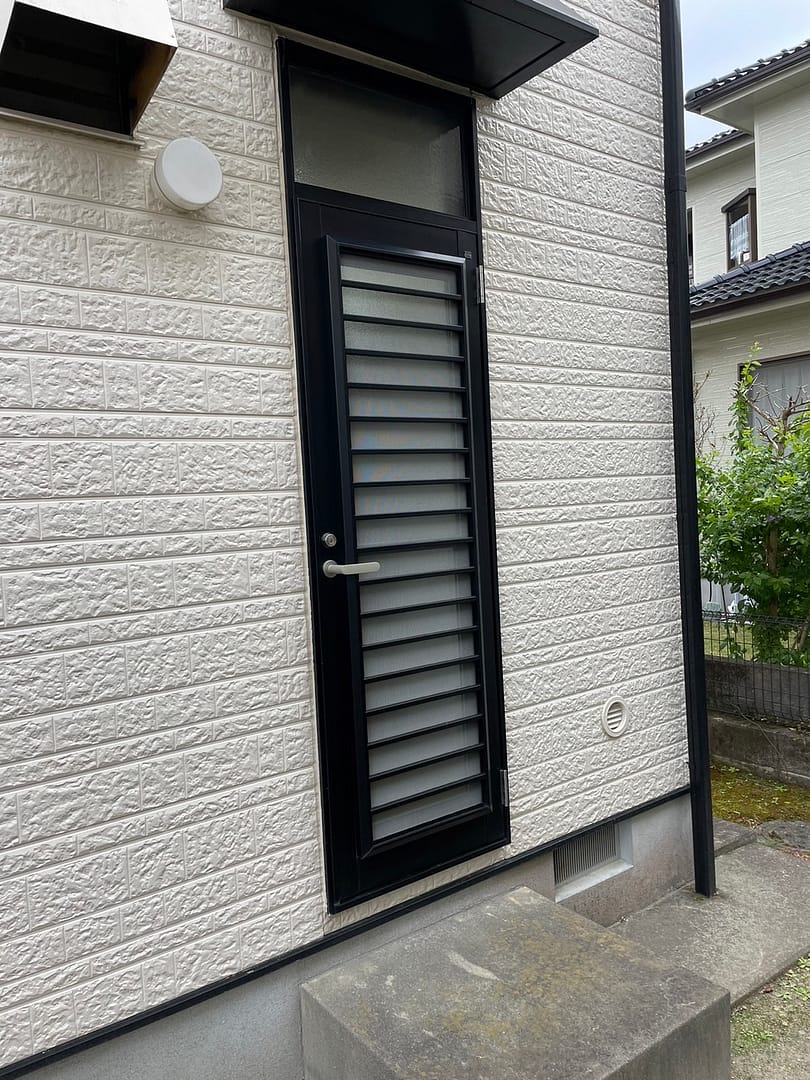 鹿児島市　勝手口ドア取替工事