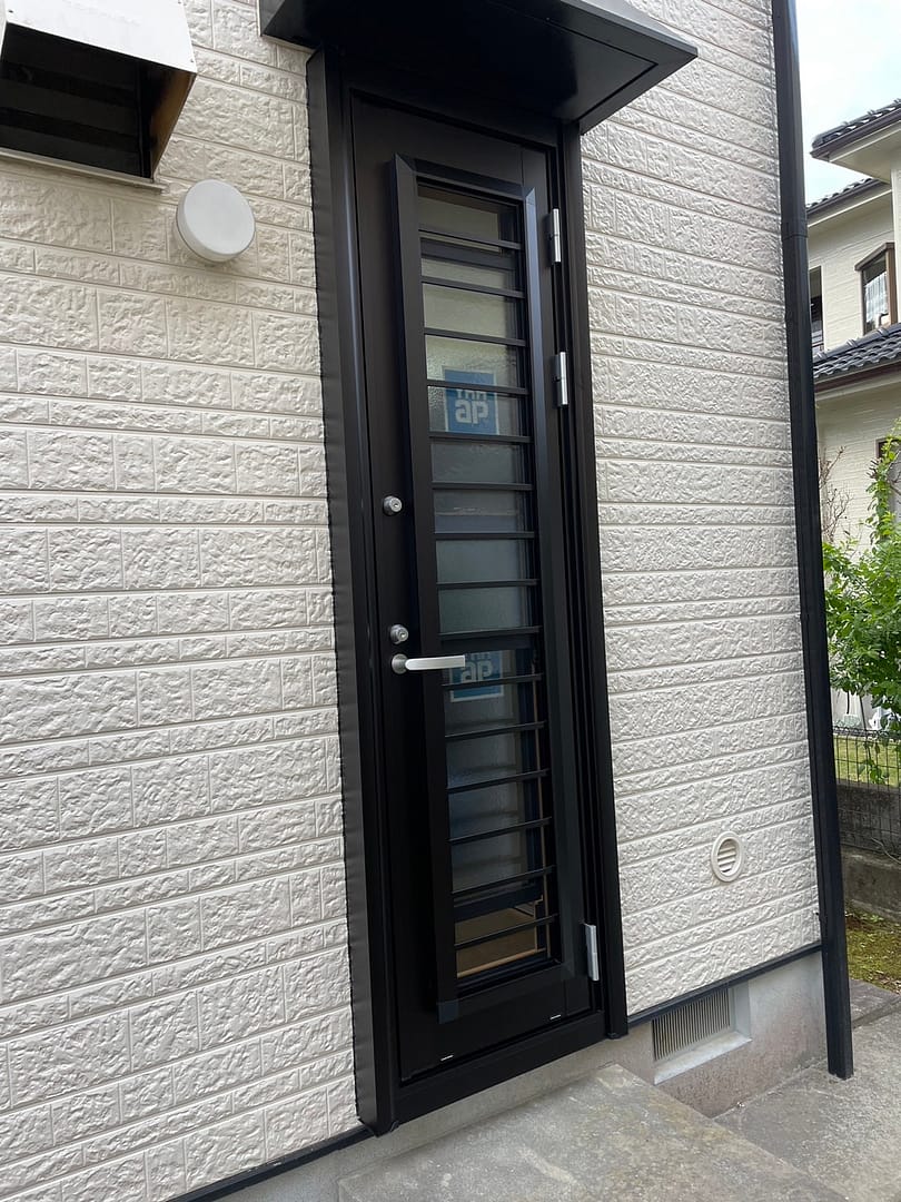 鹿児島市　勝手口ドア取替工事